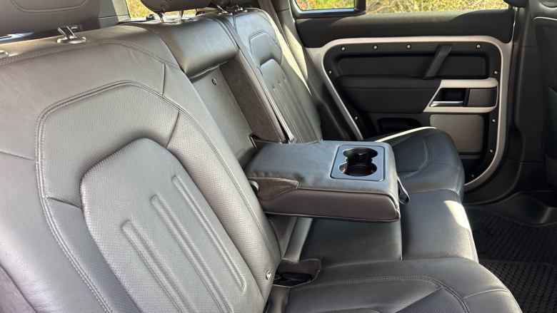 Land Rover Defender 3.0 D300 SE 110 5dr Auto Diesel Estate